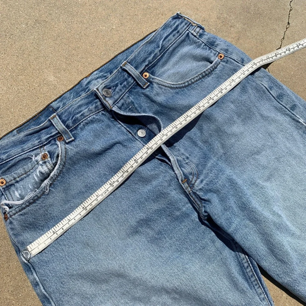 Vintage 90s made in France Levi's 501‎ button fly jeans - 33x30 mens